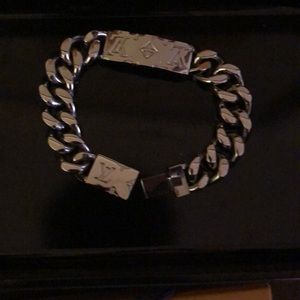 Louis vuttion bracelet